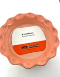Le Creuset Heritage Fluted 9 Pie Dish Color Che. Fixed Price $42.00.
