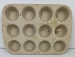 Pampered Chef Stoneware 12-MUFFIN Pan Family Heritage Classic Collection Retired. Fixed Price $49.90.