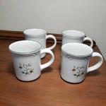 Pfaltzgraff Winterberry Mugs, Set Of 4, Christmas, Winter, Holiday Serving Ware. Fixed Price $12.00.