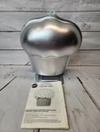 Wilton Pan Large Cupcake 2005 With Instructions 2105-3318. Fixed Price $8.00.