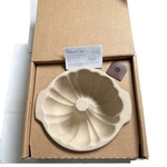 Pampered Chef Stoneware Fluted Pan #1440 In Box W/ Scrapper. Fixed Price $65.95.
