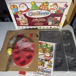 2004 Melanco Inc "cookeeze" Holiday Baking And Decorating Kit Fun Easy Delicious. Fixed Price $14.57.