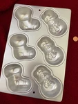 Wilton Mini Snowman Cakes Baking Pan Cupcake Muffin 2105-189. Fixed Price $8.06.