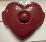 Chantal Heart Shape 1/2 Quart Covered Casserole Baking Dish Euc 93-HCSH16. Fixed Price $19.49.