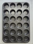 Muffin Pan/large Cupcakes By Thunder Group 20 X 14-INCH Nonstick SLKMP024. Fixed Price $14.95.