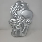 Wilton Bugs Bunny Cake Pan 2105-8253 Warner Bros 1989 Vintage Looney Tunes. Fixed Price $8.99.