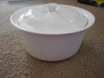 Oneida Porcelain Oven Brite White 9 3/8" Round W/ Lid Casserole Baking Dish. Fixed Price $20.00.