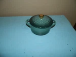 Le Creuset Noel Mini Cocotte With Gold Star Knob New 24 Ounce Artichaut Oz. Fixed Price $99.95.