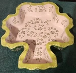Temptations By Tara 1.75 Quart Green Floral Lace Shamrock Serving Casserole Dish. Fixed Price $24.00.