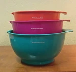 Kitchenaid Nesting Mixing Bowls Nonslip Set Of / 4.5, 3.5, 2.5QT. Colorful. Fixed Price $12.00.