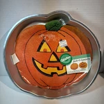 1981 Wilton 502-2928 Jack-o-lantern Aluminum Cake Baking Pan 12 X 11.5. Fixed Price $13.99.