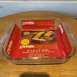 New 1992 Pyrex Qrt 222-R Clear 8X8X2 Square Baking/cake Dish Vintage. Fixed Price $45.00.