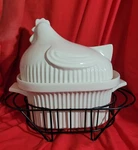 Temptations By Tara Large 3QT. Rooster/chicken/ Baker With Rack/ White. Fixed Price $48.00.