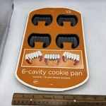 Wilton Dracula Vampire Fangs 6-CAVITY Cookie Halloween Cake Pan New Non-stick. Fixed Price $12.99.
