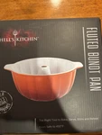 Hells Kitchen Fluted Bundt Pie Pan. Fixed Price $25.00.