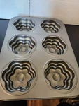 2 Boss Flower Girl Caklette 6 Cavity Non Stick Cakeltte Pans. Fixed Price $14.00.