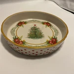 The Pioneer Woman Christmas Garland Holiday 9" Stoneware Deep Dish Pie Pan. Fixed Price $24.99.