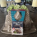 Cup Nordic Ware Gingerbread House Bundt Cake Pan Christmas Baking 2.1L 1839984. Fixed Price $12.99.