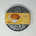 Nordic Ware Pineapple Upside Down Cake Pan 10 Round 8 Cup Non Stick - New. Fixed Price $21.87.