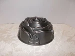 Nordic Ware Rose Bundt Cast Aluminum 10 Cup Cake Pan 54148 Usa. Fixed Price $35.99.