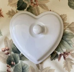 Chantal Heart Shaped Lid Only For 2.5 Qt 1/2 Casserole 93-HCCD21 White Euc. Fixed Price $13.99.