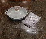 Temptations By Tara Woodland 3 Qt Covered Baking Dish W/oven Gloves. Gray Grey. Fixed Price $40.00.