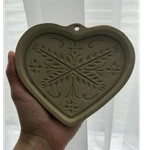 Pampered Chef 2918 Anniversary Heart Stoneware Candy/chocolate Mold Oz Folk. Fixed Price $18.00.