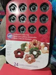 New - Wilton 24 Cavity Scalloped Pan Makes 1.5" Sized Cookies Nonstick. Fixed Price $22.99.