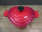 Le Creuset Cocotte Damour 2L Red Heart Shape Enamel Cast Iron Pot Dutch Oven. Fixed Price $69.94.