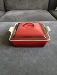Creuset Stoneware 2.5 Quart Heritage Square Casserole With Lid Red - Read. Fixed Price $79.99.