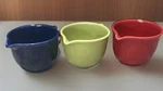 Set Of 3 Chantal Ceramic Batter Mixing Bowls Spout Red Blue Green 24 Oz. Fixed Price $34.99.
