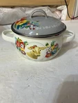 The Pioneer Woman Sweet Romance 1.05 Qt. Enameled Mini Dutch Oven With Lid. Fixed Price $15.00.