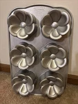 Nordic Ware Platinum Series Daisy Buttercup Cakelet Pan Made The Usa 6. Fixed Price $30.00.