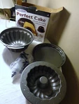 Gourmet Trends Perfect Cake 3 Pc Pan Bowl & Tray Set 9 Decoration Kit. Fixed Price $19.99.