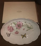 *sale* New In Box 1999 Lenox Butterfly Meadow Scalloped Oval Baker Sku # 6084024. Fixed Price $58.98.