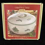 Spode Christmas Tree Round Covered Deep Dish Casserole England 2 L, Qt.. Fixed Price $26.99.