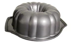 Wilton Perfect Results Metal Bundt Cake Pan 9 3/4" By 3/8" Baking Euc. Fixed Price $9.00.
