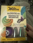 Wilton Swirl Decorating Set (3-COLOR Coupler, 2 Tips 1M, 1A). Fixed Price $6.95.