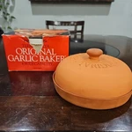 Boston Warehouse Terra Cotta Garlic Baker Dish With Domed Lid Cover 4 Bulbs. Fixed Price $9.95.