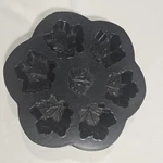 Euc Fall Thanksgiving Nordic Ware 6 Maple Leaf Cornbread Muffin Cupcake Pan. Fixed Price $17.99.
