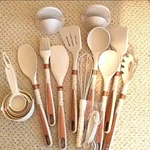 21 Piece Kitchen Utensil Set Cream And Copper Colors Nwot Beautiful Classy. Fixed Price $15.00.