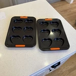 Never Used Of 2 Le Creuset Toughened Non-stick 6 Cup Heart Tray Bakeware. Fixed Price $41.95.