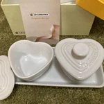 Le Creuset Petite Ramekin D'amour Of 2 With Tray White Stoneware. Fixed Price $62.88.
