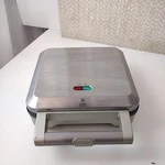 Breville BPI640XL Pie Maker Cup Nonstick Stainless Steel 1200W Power Ready. Fixed Price $79.99.