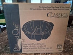 The Pampered Chef Family Heritage Collection Stoneware 10" Fluted Pan #1440. Fixed Price $69.99.