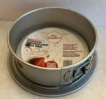 Fat Daddio's Round Springform Pan, Aluminum 18-GAUGE, 9" X 3" Nwt. Fixed Price $26.99.