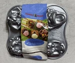 Nordic Ware Hungry Animals Cake Muffin Pan Lion Hippo Monkey Alligator Elephant. Fixed Price $17.95.