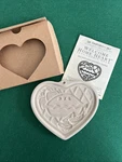 Pampered Chef Clay Cookie Mold 1998 Welcome Home Heart New. Fixed Price $12.00.