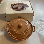 Twine Nib Ceramic Brie Baker With Lid And Wood Spreader. Fixed Price $30.00.