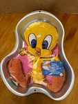 Wilton 1998 Warner Brothers Looney Tunes Tweety Bird 2105-3201 Vintage Cake Pan. Fixed Price $9.00.